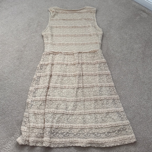 Lace Beige dress - Picture 3 of 3